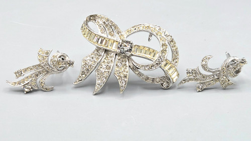 Retro unsigned ribbon bow - retro,