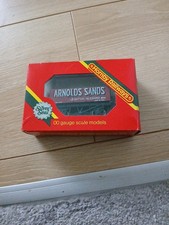 Hornby R097 Arnold Sands 5-Plank OO Gauge