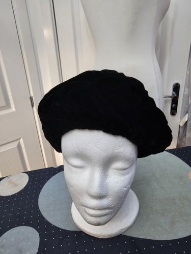 Vintage velvet black rosette - black,
