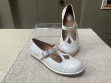 Clarks Artisan White leather