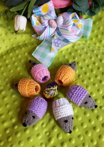 Set hand knitted hedgehog - of,