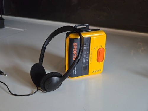 Sony yellow sports - yellow,