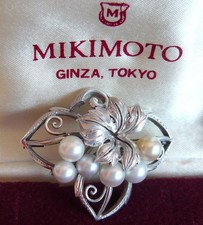 Mikimoto Solid Silver Akoya Seawater Pearl Vine Leaf  brooch - Box not included