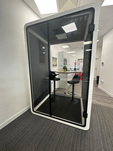 Soundbox quell person office - soundbox,