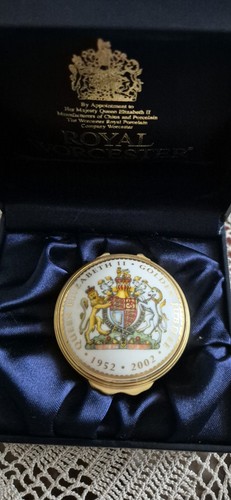 Royal worcester queen - worcester,