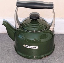 Le Creuset Traditional 2.1 L Enamel Steel Stove Top Kettle – Green