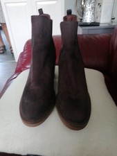 TU LADIES SZ7 BROWN SUEDE