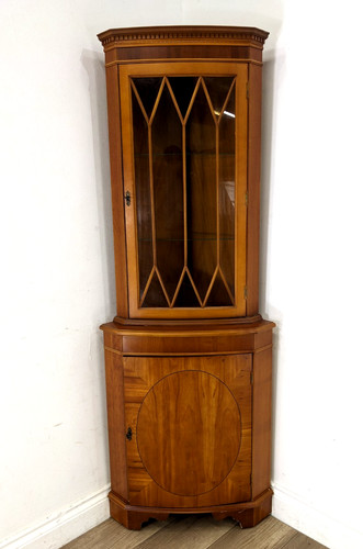 Corner cabinet yew - corner,