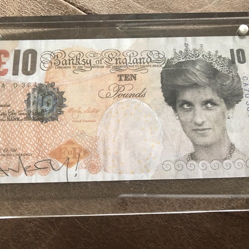 Banksy faced tenner - di, /