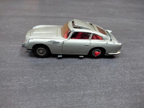 Corgi toys 270 aston - toys,