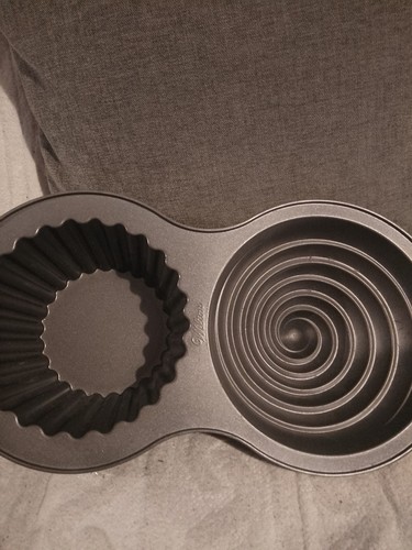 Wilton giant cupcake - giant, pan