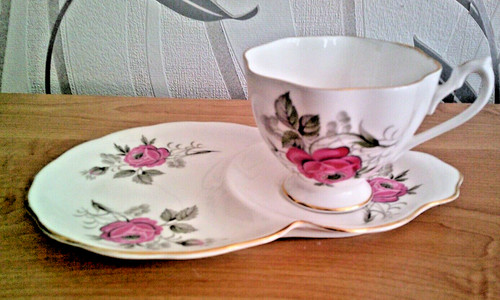 Queen anne fine bone china - queen,
