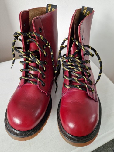 Unworn vintage martens - ​unworn, dr