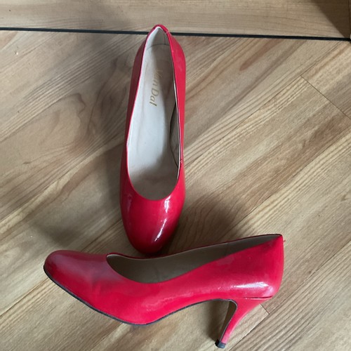 Van dal red - red, patent
