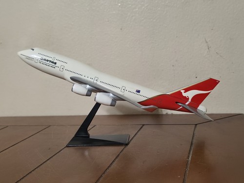 Qantas longreach boeing 747 - qantas,