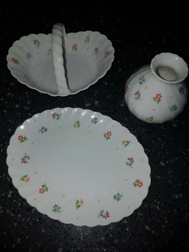 Wedgwood cascade round vase - wedgwood,