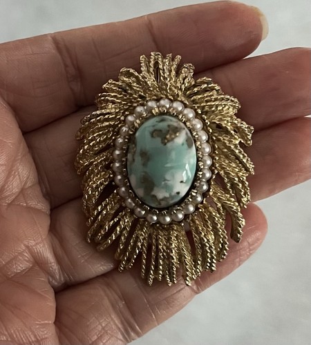 Vintage gold tone brooch - vintage,