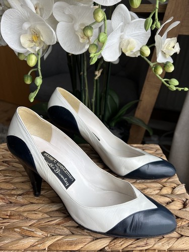 Stuart weitzman court shoes - stuart,