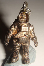 LOVELY VINTAGE STERLING SILVER NUVO MOVING ASTRONAUT SPACE CHARM