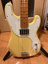 Unused Squier by Fender