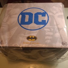 Hot Toys Large BATMAN DC Comic