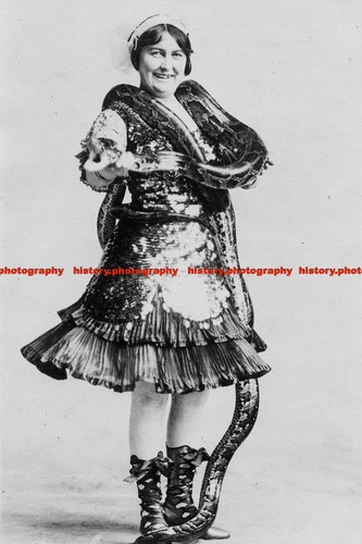 F002501 circus woman - and, snake
