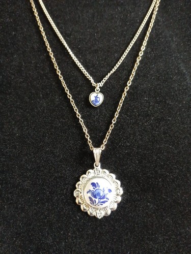 Pair vintage delft - pair,