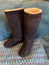BEARPAW SHEEPSKIN BOOTS SIZE 6