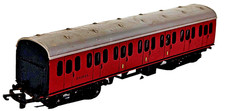 Tri-ang Railways TT Gauge T83 SUBURBAN COMPOSITE COACH M41006 Maroon Train Boxed