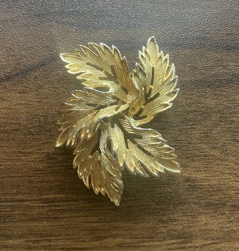 Vintage gold tone - leaf, spray
