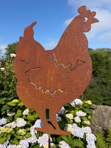 Rusty hen metal garden - rusty,