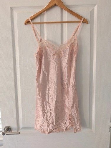 Victoria secret pale - pale, pink