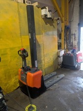 Bt Staxio Pallet Stacker