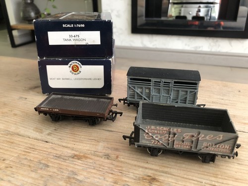 Bachmann wagon bundle - &, two