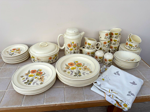 Meakin trend hedgerow - j,