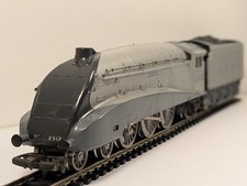 Hornby R099 OO Gauge LNER A4