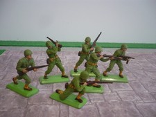 BRITAINS DEETAIL WW2 FULL SET 6 AMERICAN SOLDIERS GREEN BASES