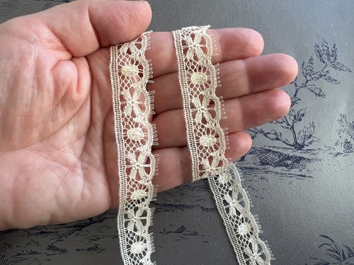 Dainty vintage cluny style - dainty,