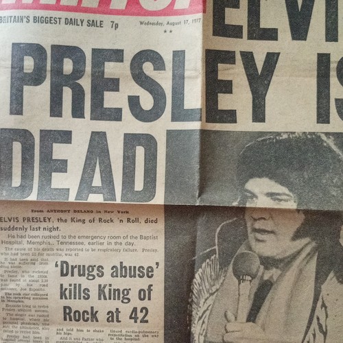 Daily mirror newspaper - newspaper, aug