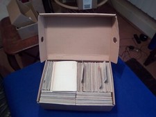 1,000 MODERN SIZE POSTCARDS. 1950's TO 1980's. 4.5 Kg BOX. BIG LOT. SEE NOTES.