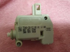 Audi TT 8N Roadster CD Changer Compartment Locking Solenoid 8N7862159A 