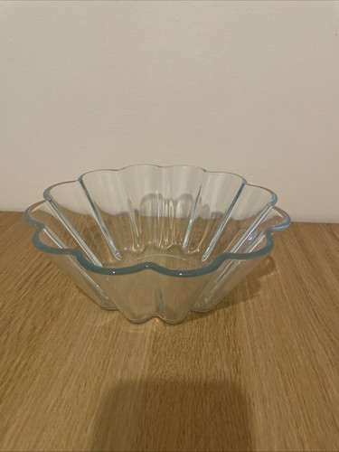 Pyrex 21cm fluted glass - 21cm,