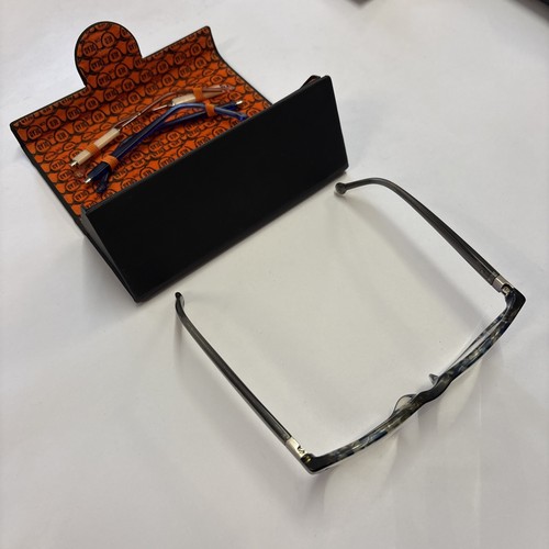 Red dead glasses with 3 - or,