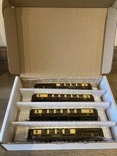 4 x Triang 00 Gauge R228 First Class Pullman Coaches In Storage Box. Good Cond.