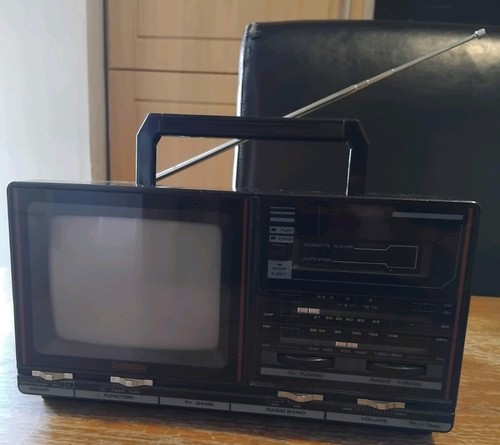 Goodmans quadro 900 mono - quadro, fm
