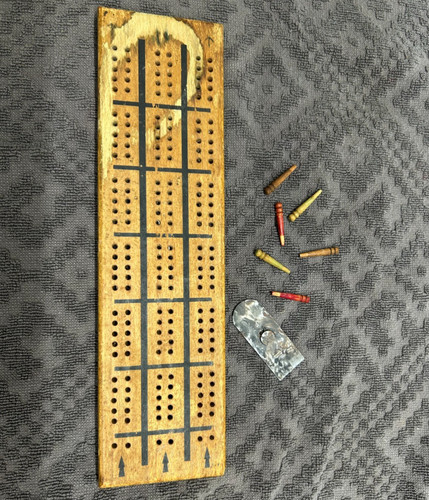 Antique wooden cribbage game - wooden,