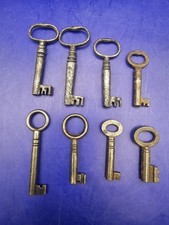 Vintage Lot of 8 Keys -