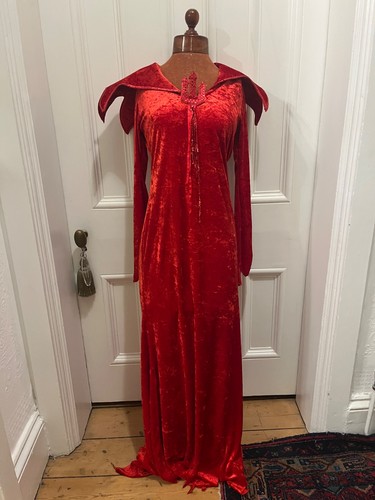 Long devil lady - lady, theatre
