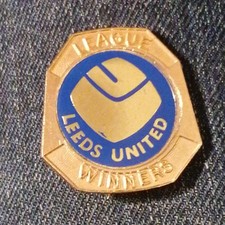 Vintage rare Leeds United Football Club league winners metal Pin Badge  