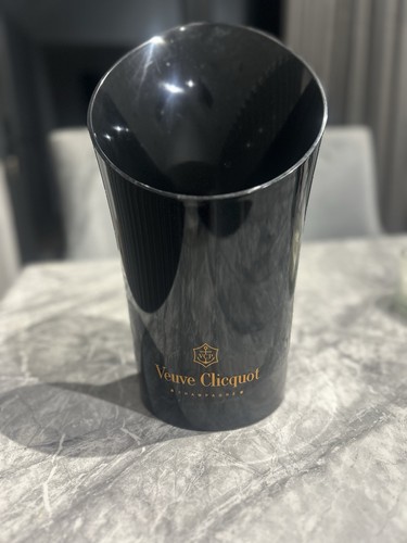 Veuve clicquot black - clicquot,